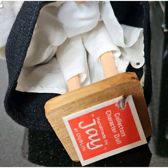 Vintage Character Doll Dublin Flower Seller with Basket Grange Craft Ireland - Picture 9 of 10